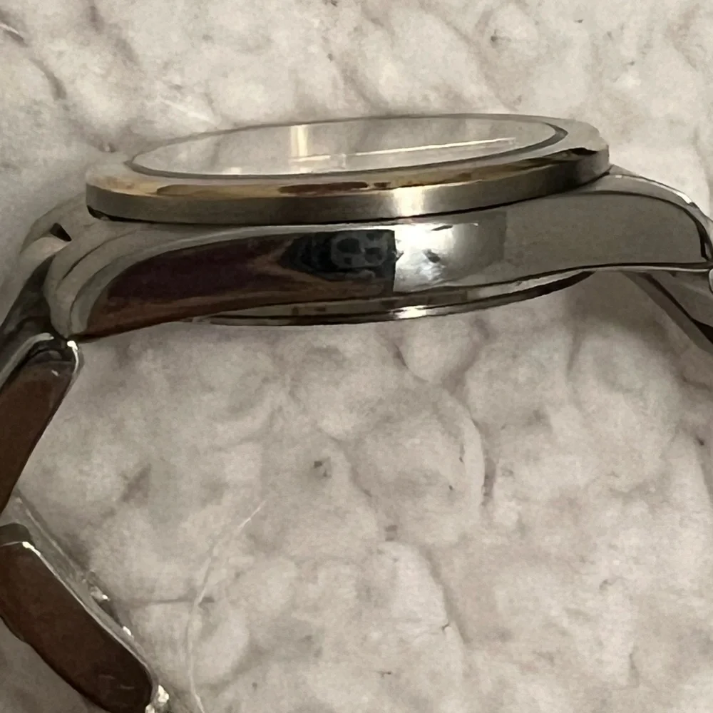 NWT Authentic Vintage Kenneth Cole 2-Tone Stainless Steel Watch w/Gold Accents - Picture 11 of 12